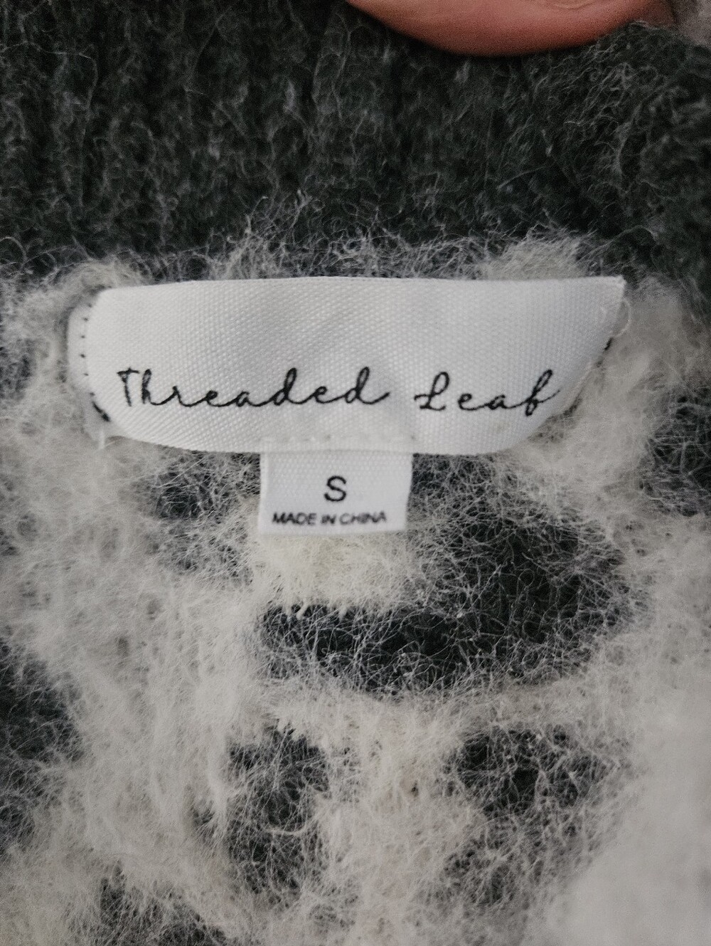 Threaded Leaf White Leopard Soft Cardigan Small - Picture 4 of 4